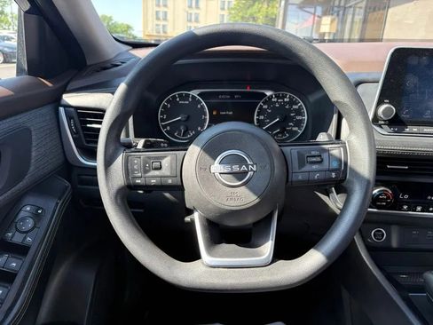 Used 2023 Nissan Rogue SV AWD/4WD image 13