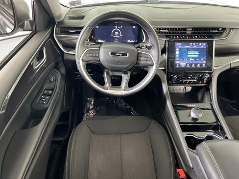 Used 2022 Jeep Grand Cherokee Laredo w/ Luxury Tech Group I image 21