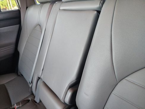 Used 2022 Toyota Highlander XLE image 83