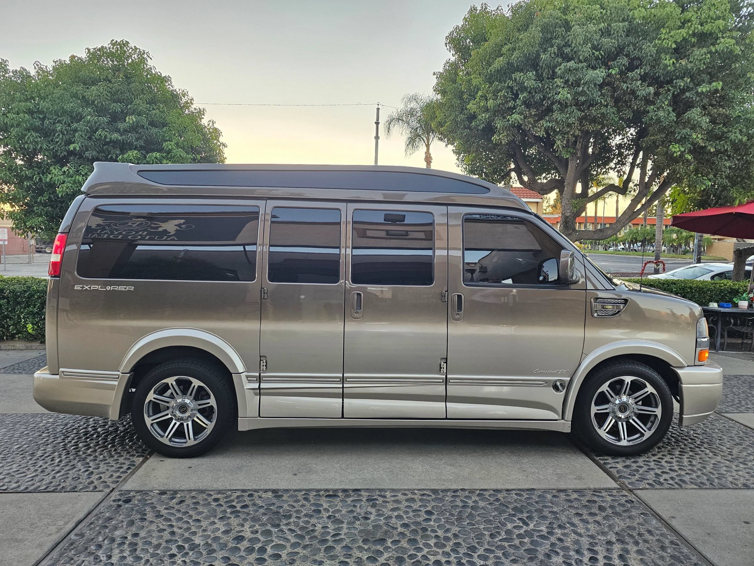 Used 2016 Chevrolet Express 2500 RWD image 4