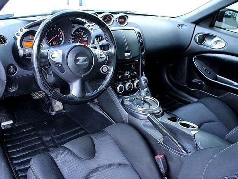 Used 2014 Nissan 370Z Coupe image 11