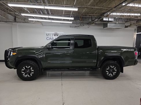 Used 2021 Toyota Tacoma TRD Off-Road w/ Technology Package AWD/4WD image 13