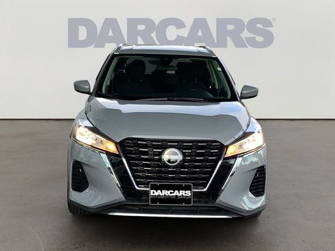 Used 2023 Nissan Kicks SV image 2