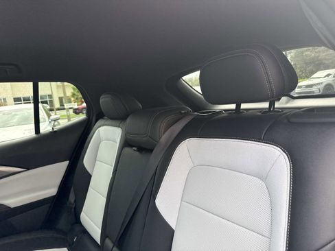 Used 2025 Chevrolet Equinox EV LT image 15