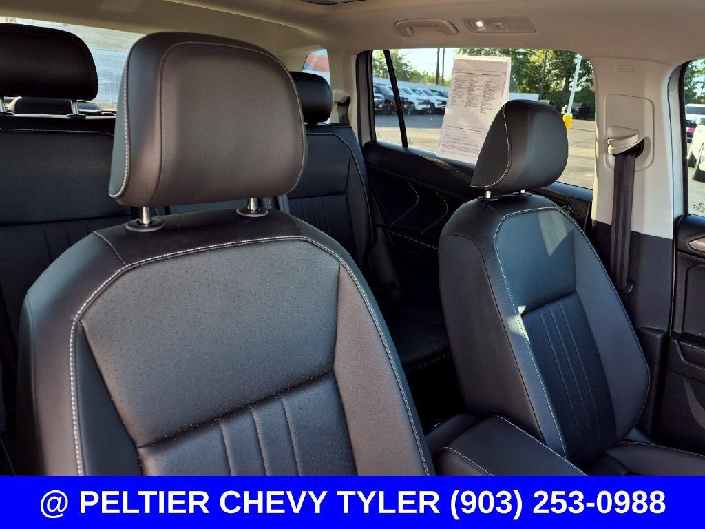 Used 2023 Volkswagen Tiguan SE w/ Panoramic Sunroof Package FWD image 13