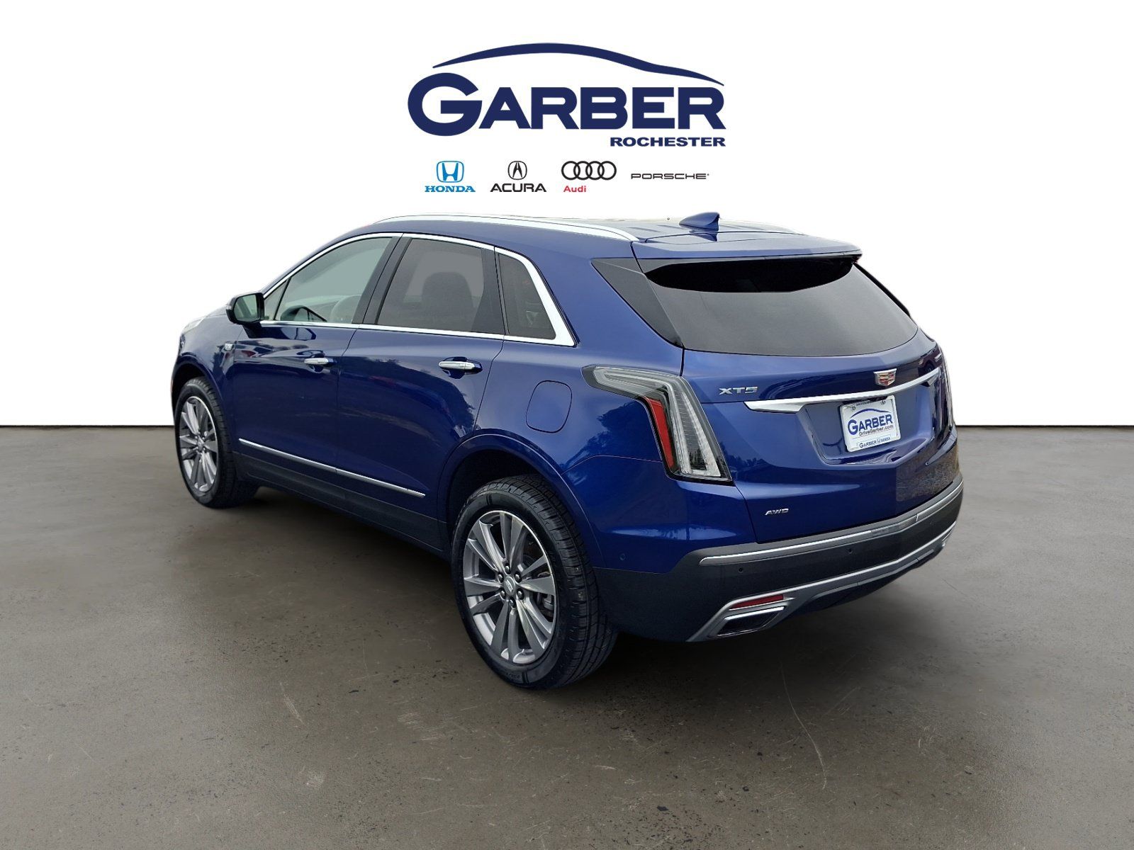 Used 2023 Cadillac XT5 Premium Luxury w/ Technology Package AWD/4WD image 3
