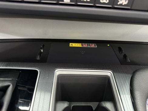 Used 2026 Toyota Sienna XLE FWD image 19