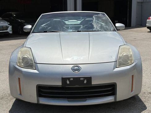 Used 2006 Nissan 350Z Touring RWD image 2