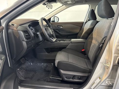 Used 2023 Nissan Rogue SV FWD image 9