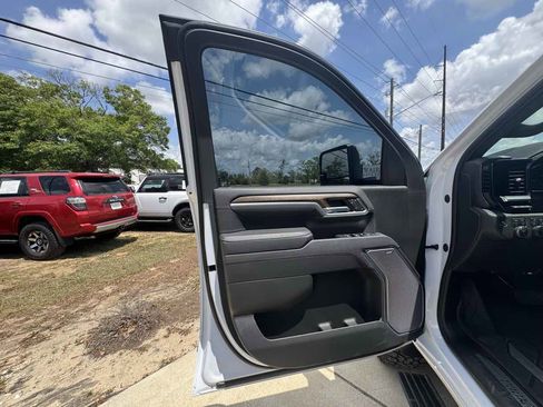 Used 2025 Chevrolet Silverado 2500 High Country w/ Technology Package AWD/4WD image 34