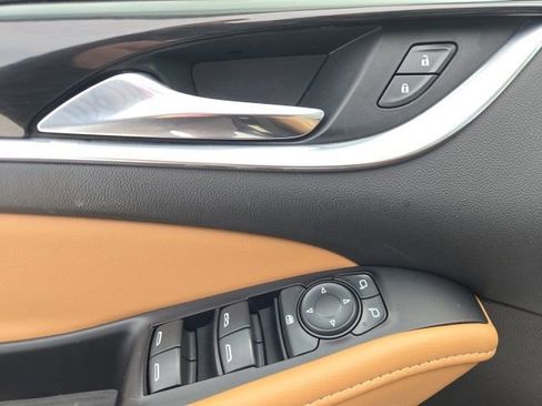 Used 2019 Buick Enclave Essence image 35