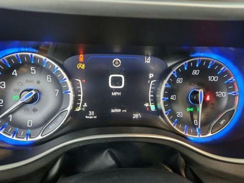 Used 2021 Chrysler Pacifica Touring-L w/ Uconnect Theater Family Group image 15