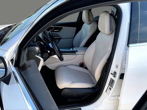 Used 2024 Mercedes-Benz GLC 300 4MATIC image 25