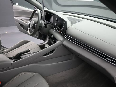 Certified 2025 Hyundai Elantra Sport image 34