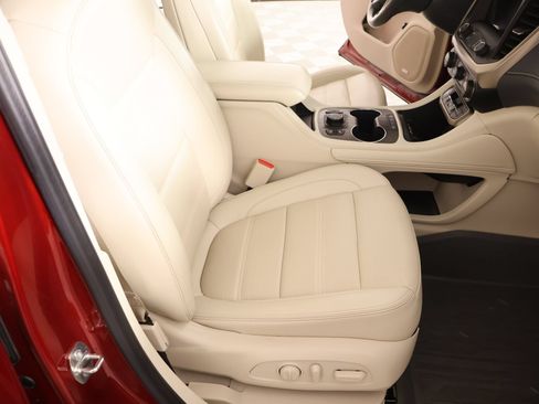 Used 2022 GMC Acadia Denali w/ Trailering Package FWD image 15