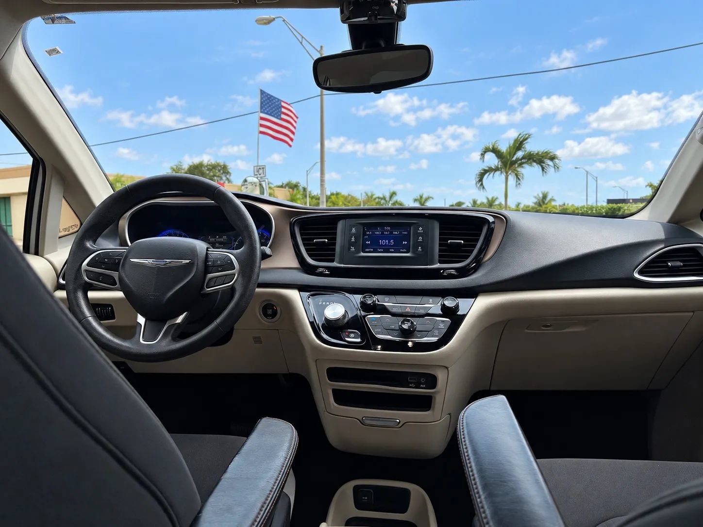 Used 2017 Chrysler Pacifica LX FWD image 29