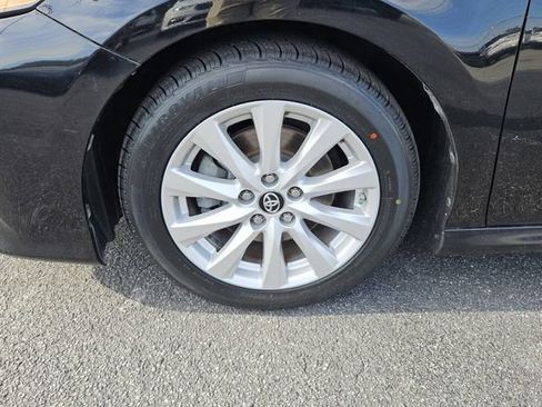 Used 2018 Toyota Camry LE FWD image 9