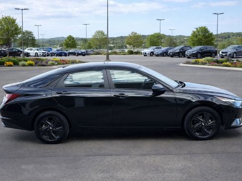 Used 2023 Hyundai Elantra SEL image 7