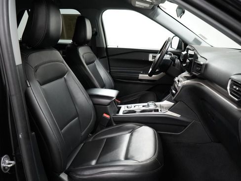 Used 2022 Ford Explorer XLT w/ Equipment Group 202A AWD/4WD image 24