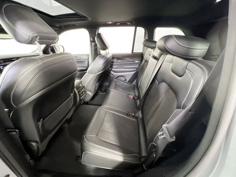 Used 2023 Jeep Grand Cherokee Altitude image 24