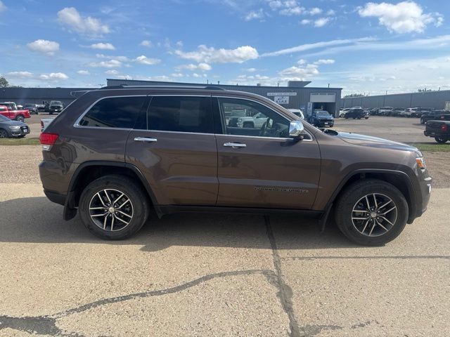 Used 2017 Jeep Grand Cherokee Limited AWD/4WD image 11