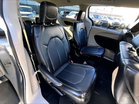 Used 2024 Chrysler Pacifica Touring-L image 23