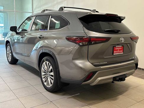 New 2026 Toyota Highlander Platinum image 4