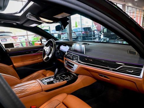 Used 2022 BMW 750i xDrive w/ Luxury Rear Seating Package AWD/4WD image 25
