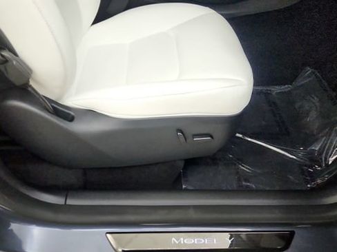 Used 2023 Tesla Model Y Long Range AWD/4WD image 36