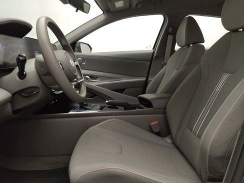 Used 2024 Hyundai Elantra SEL FWD image 17