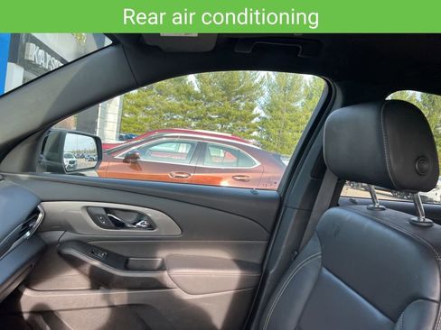 Used 2023 Chevrolet Traverse LT w/ LT Premium Package image 24