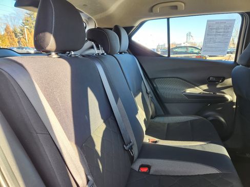 Used 2018 Nissan Kicks S image 15