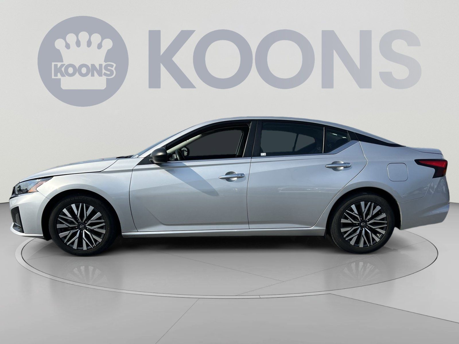 Used 2024 Nissan Altima 2.5 SV FWD image 2
