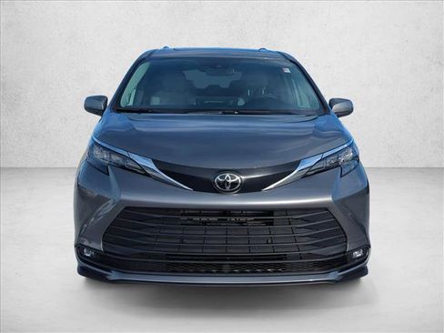 Certified 2026 Toyota Sienna XLE FWD image 2