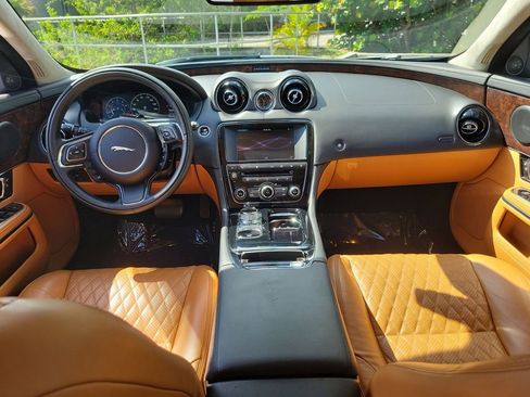 Used 2016 Jaguar XJ L Portfolio RWD image 17