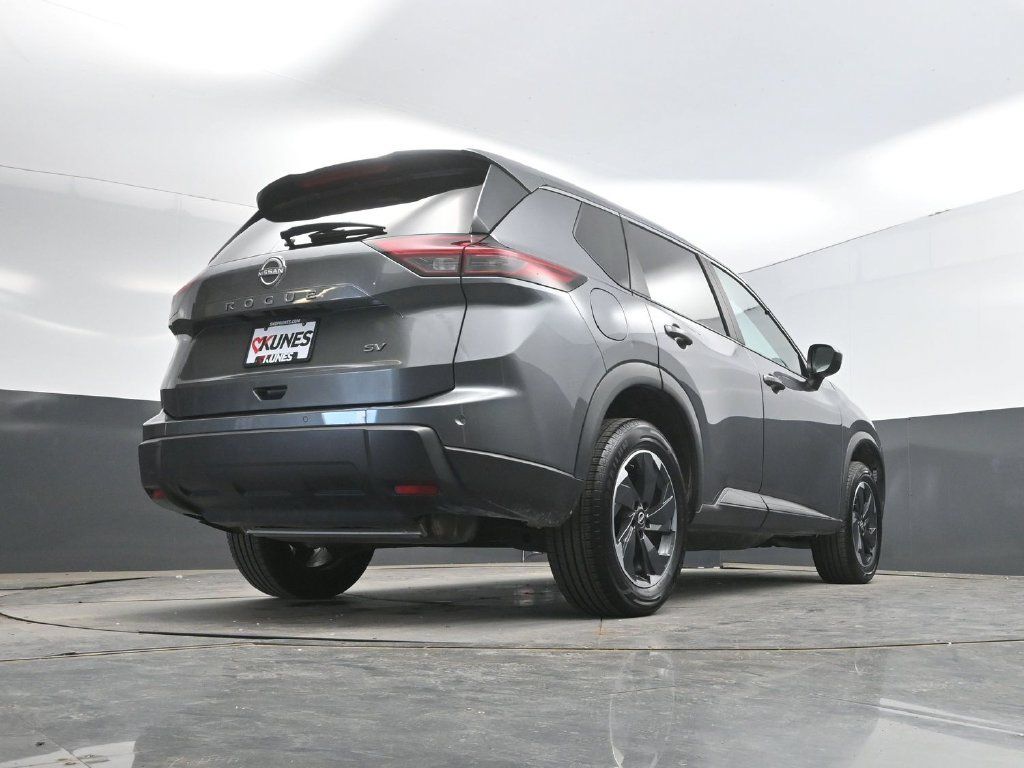 Used 2024 Nissan Rogue SV FWD image 34
