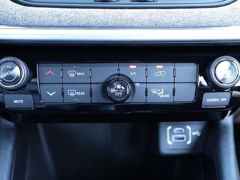 New 2025 Jeep Compass Latitude image 21