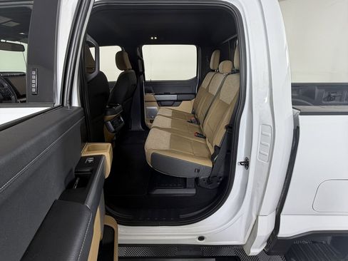 Used 2023 Ford F250 XLT w/ XLT Premium Package image 7