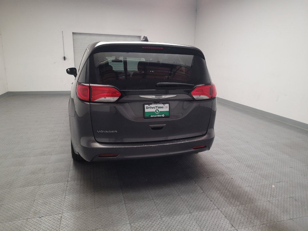 Used 2021 Chrysler Voyager LX FWD image 6
