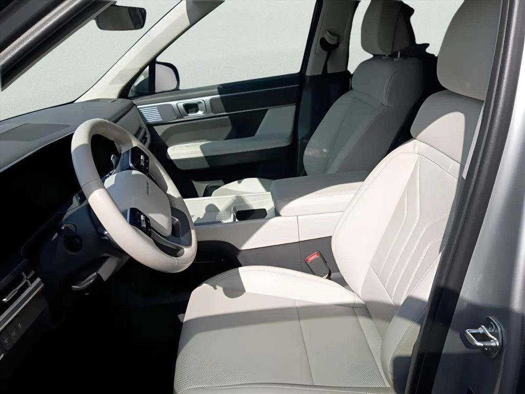 Used 2025 Hyundai Santa Fe SEL FWD image 14