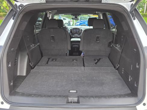 Used 2023 Chevrolet Traverse LT FWD image 15