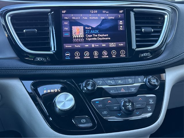 Used 2018 Chrysler Pacifica Limited w/ Advanced Safetytec Group FWD image 15