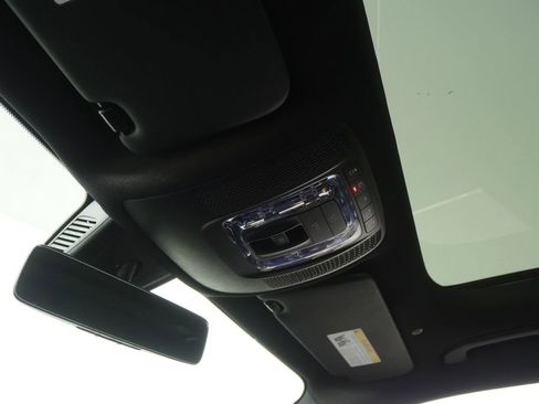 Used 2023 Mercedes-Benz GLB 250 w/ Premium Package image 16