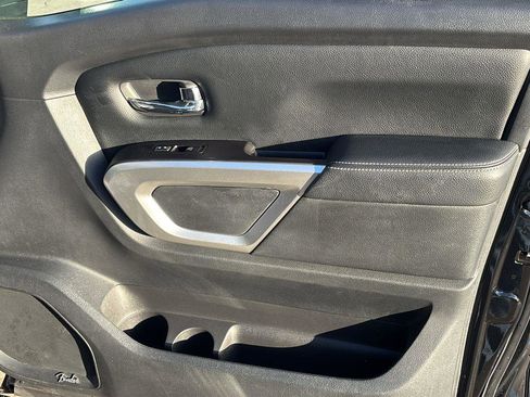 Used 2020 Nissan Titan SL w/ Moonroof Package image 21