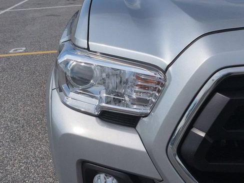 Certified 2022 Toyota Tacoma SR5 RWD image 10
