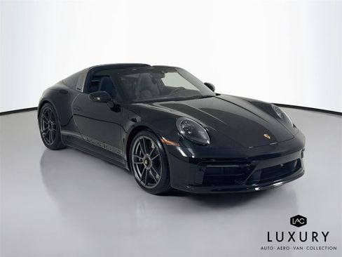 Used 2022 Porsche 911 50th Anniversary Edition AWD/4WD image 3