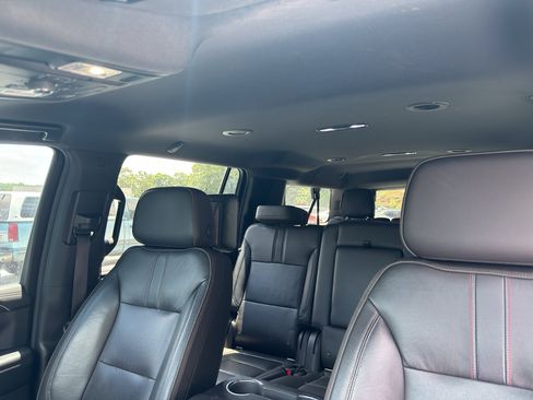 Used 2021 Chevrolet Suburban RST w/ Luxury Package RWD image 11