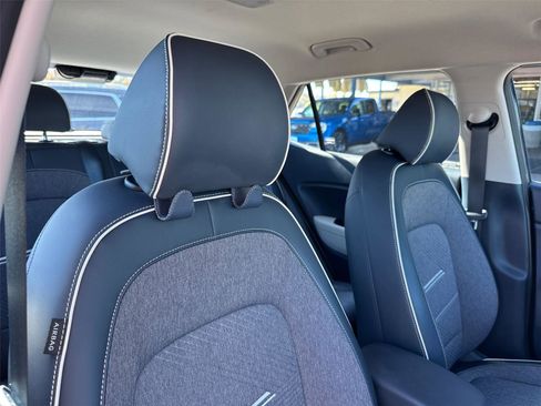 Used 2023 Hyundai Venue Limited FWD image 14