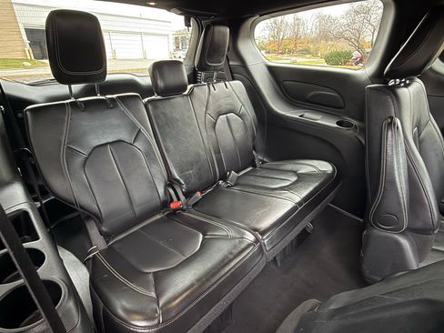 Used 2024 Chrysler Pacifica Select image 24