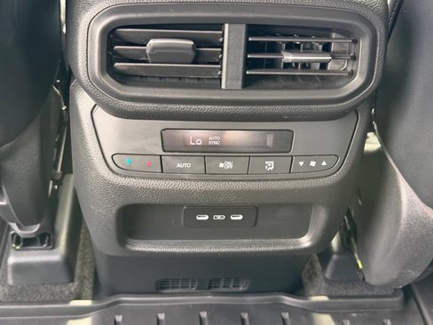 Used 2024 Honda Pilot Touring image 30